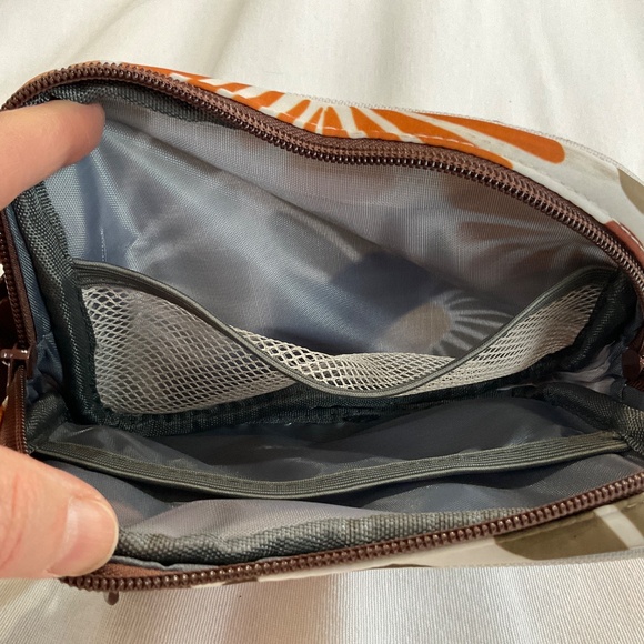 Bangs Shoes Floral Crossbody Fanny/Sling Pack Bag - used. - Picture 3 of 7